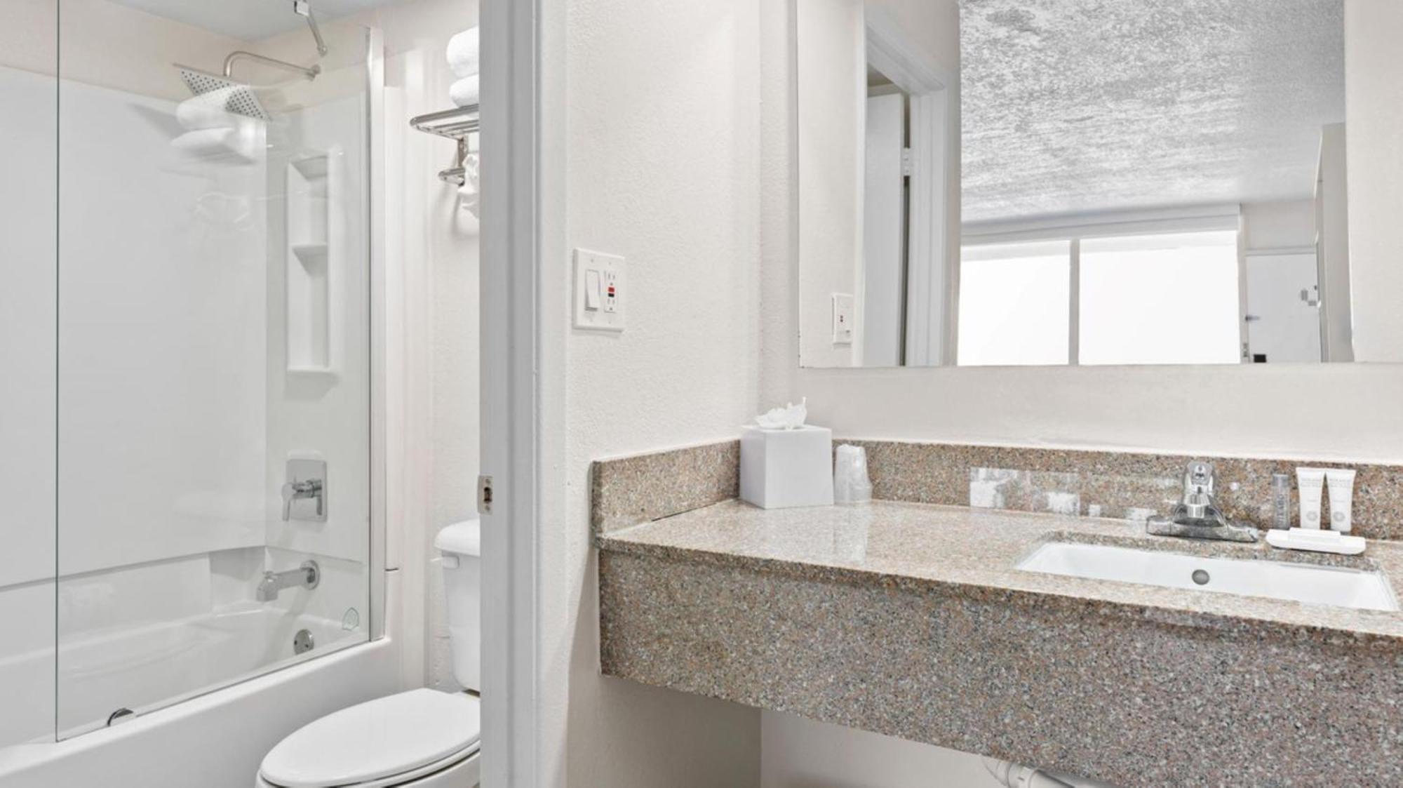 Developer Inn & Suites Airport Jax, A Baymont By Wyndham Джаксънвил Екстериор снимка